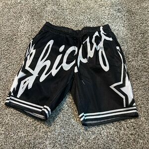 BLACK AND WHITE CHICAGO SHORTS
